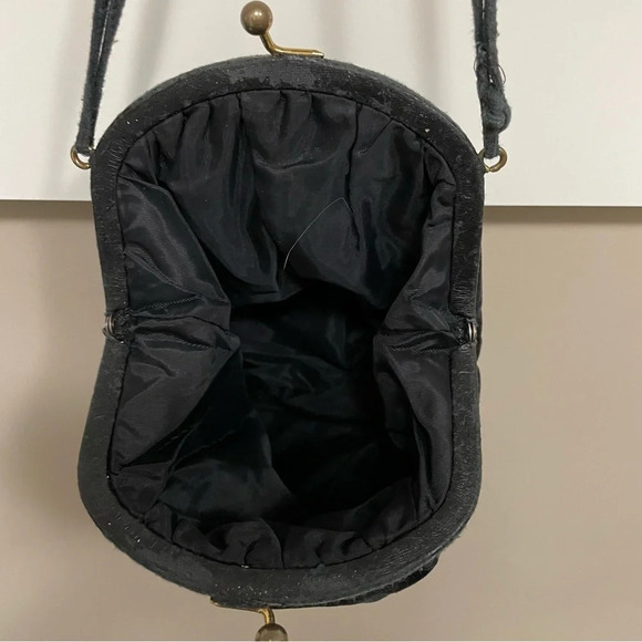Vintage Clasp Opening Black Velvet  Purse - Picture 2 of 4